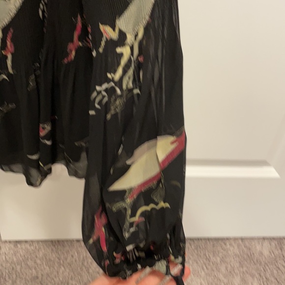 Off the shoulder ARITZIA shirt - Picture 4 of 5